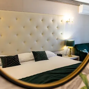 https://le-fouquets.fr-provencehotel.com